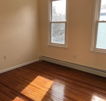 2nd image of 326 S 10th St #2