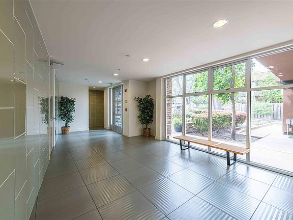 3rd image of 1310 Creekside Dr Unit 305