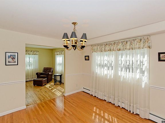 4th image of 11 Pine Hill Bnd