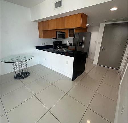 3rd image of 1750 N Bayshore Dr APT 3702