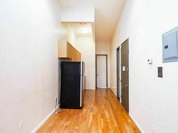 4th image of 169 Stanhope St #3B