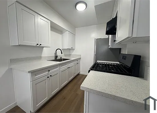 1358 W 37th St #2 — Photo 5