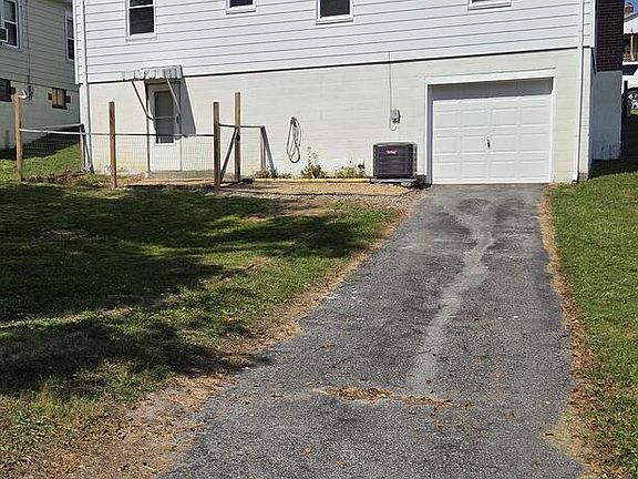4th image of 320 Lincoln St
