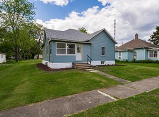 303 S Main St, Flanagan, IL 61740