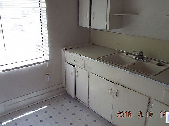 3rd image of 1718 E Houston St APT 1