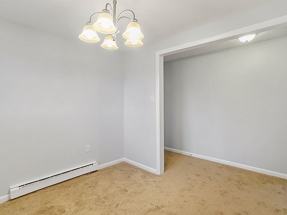 3rd image of 1499 N East St #11579914
