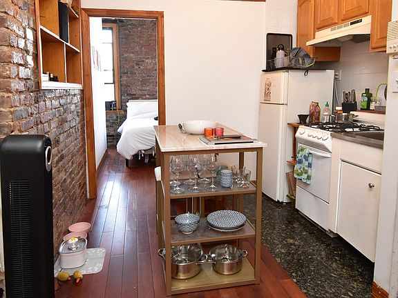 3rd image of 123 Ludlow St APT 30