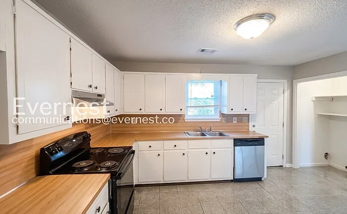 2 bed, 2.0 bath, 1072 sqft, $1,135 — Photo 2