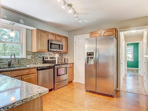 3rd image of 2698 Coral Dr