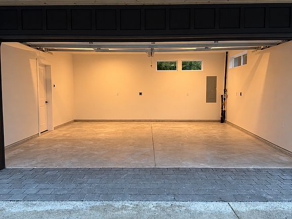3rd image of 905 N 167th St
