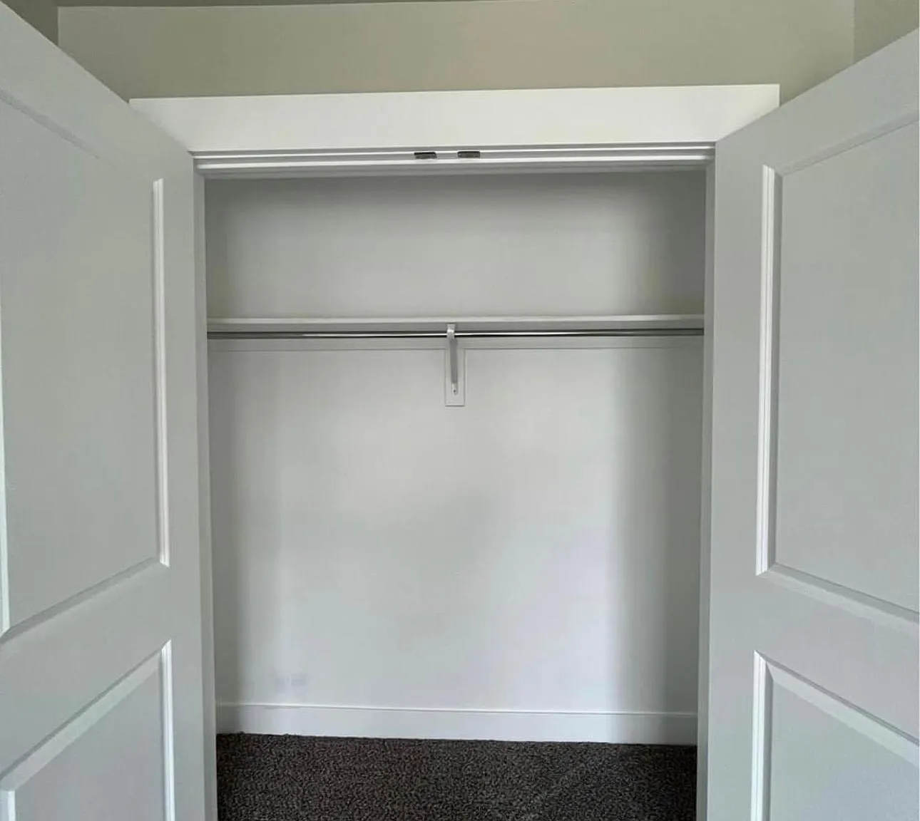 4 bed, 3.5 bath, 2368 sqft, $550 — Photo 3
