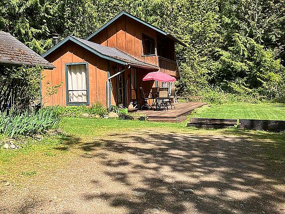 3rd image of 394 Green Mountain Ln
