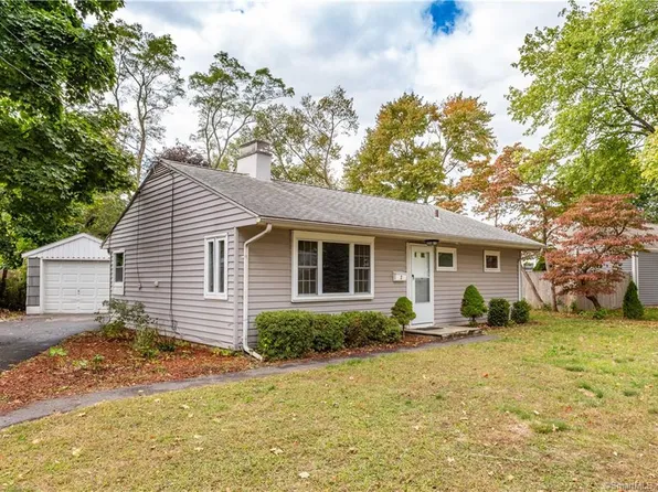 2 Canterbury Ln, Plainville, CT 06062