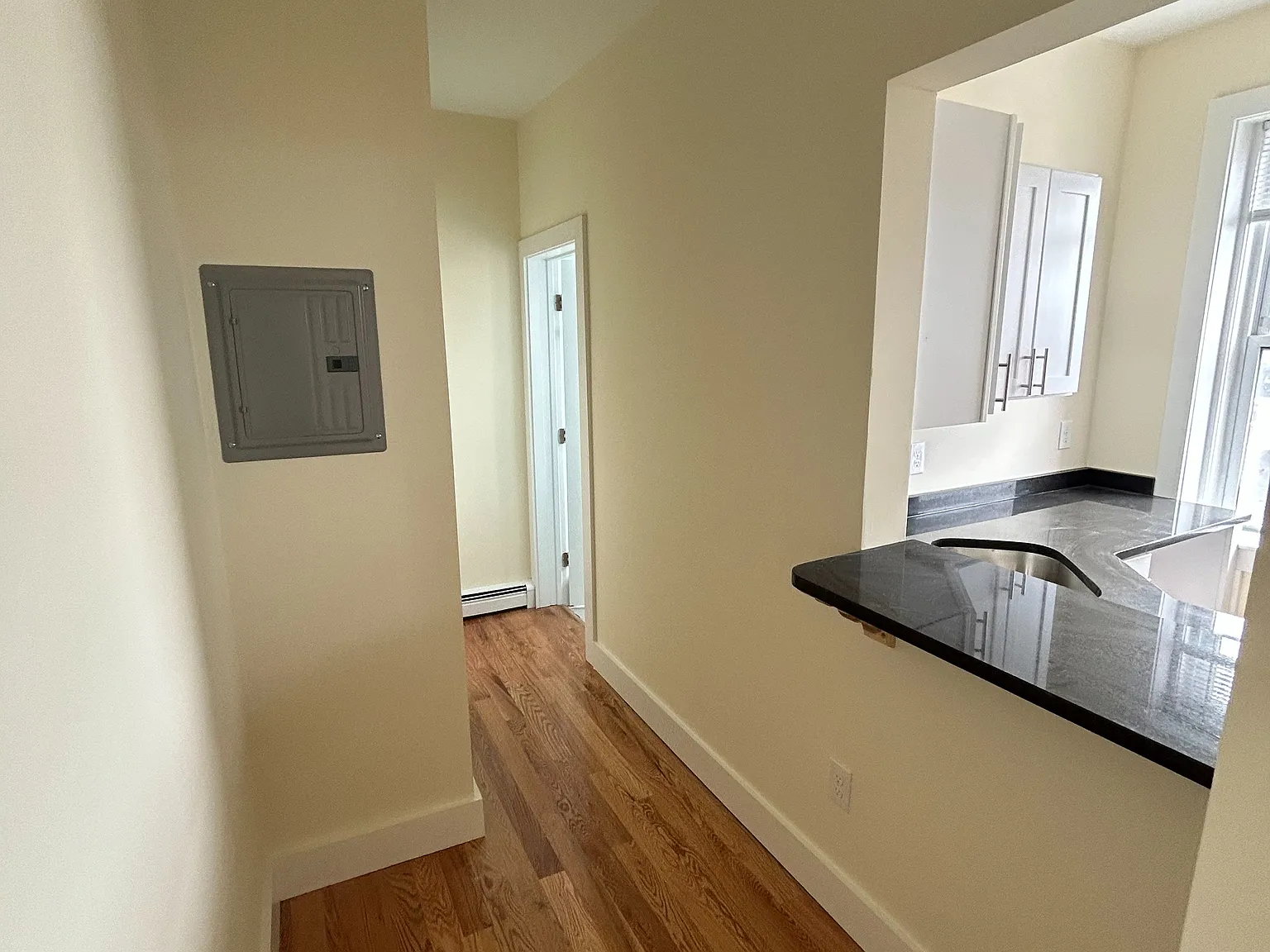 1 bed, 750 sqft, $2,399 — Photo 4