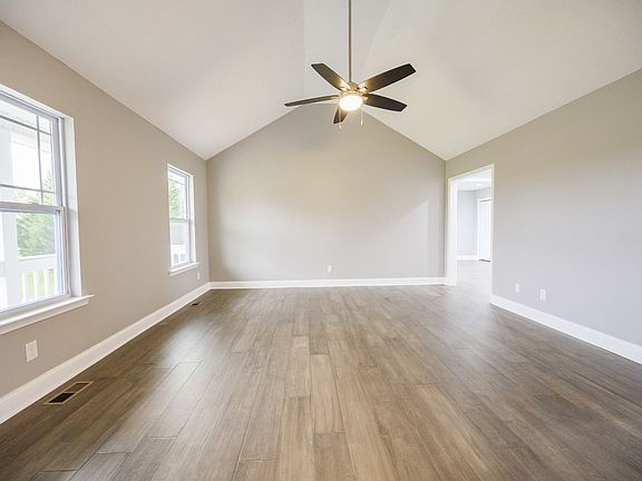 3rd image of 106 Gateway Dr