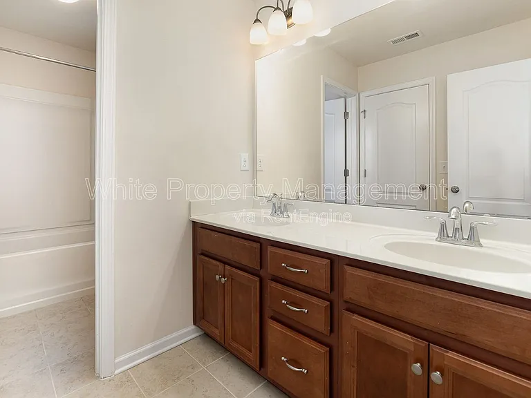 7922 Kelburn Ln — Photo 34