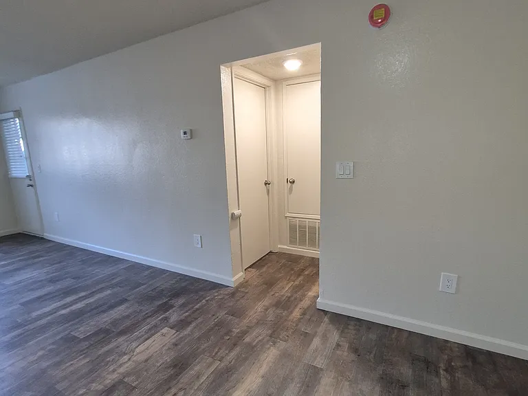 Foxworth Apartments — Photo 34