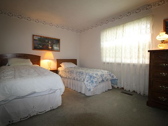 5th image of 6716 Waterview Dr SW