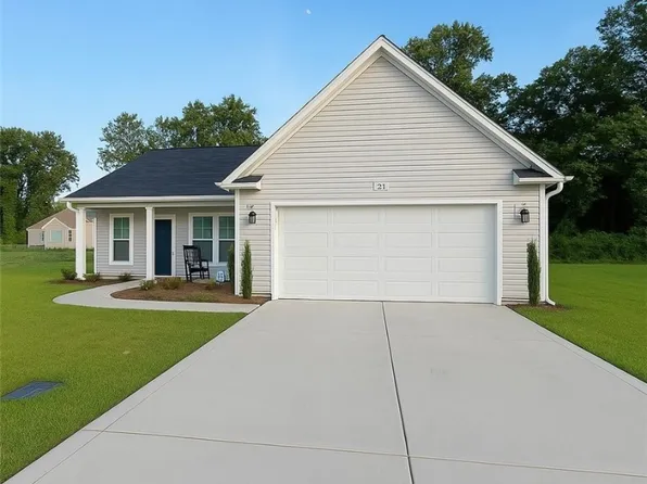 37 Finch Ln, Parkton, NC 28371