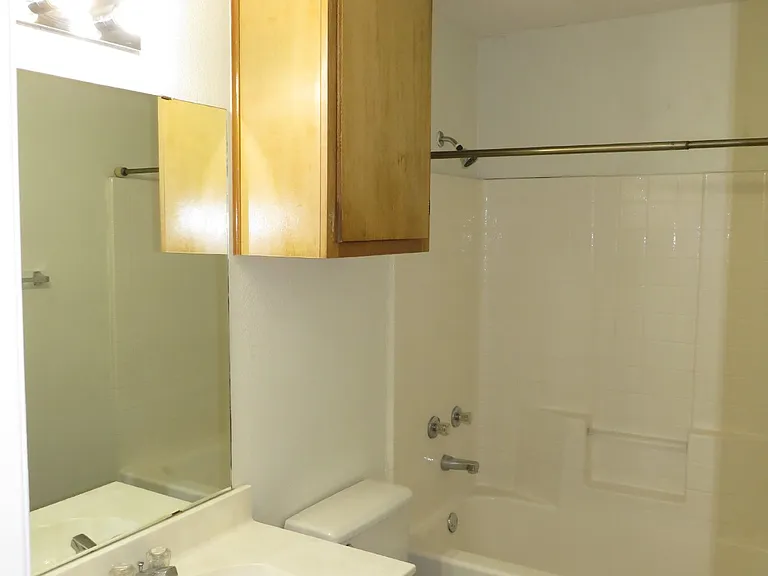 142 Wolf Rd #A — Photo 8