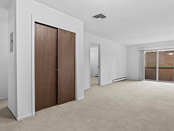 4th image of 3231 Lakeside Dr APT 102