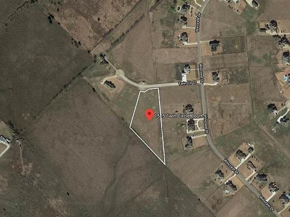 2nd image of 1525 Twin Circle Ct
