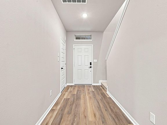 5th image of 18518 Karlynn St