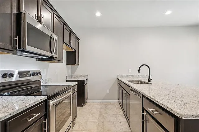 3 bed, 2.0 bath, 1046 sqft, $1,500 — Photo 4