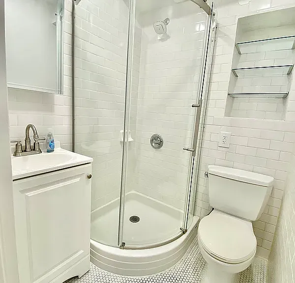 319 E 8th St #1A — Photo 6