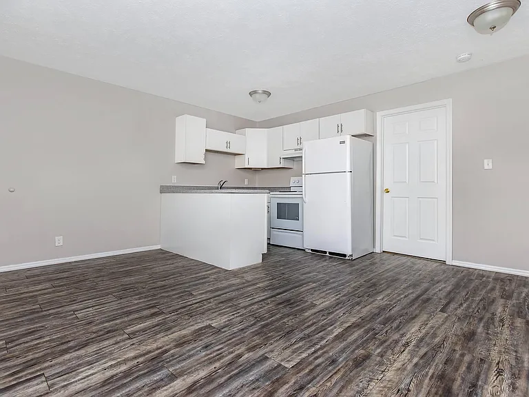 Spring Valley Flats — Photo 2