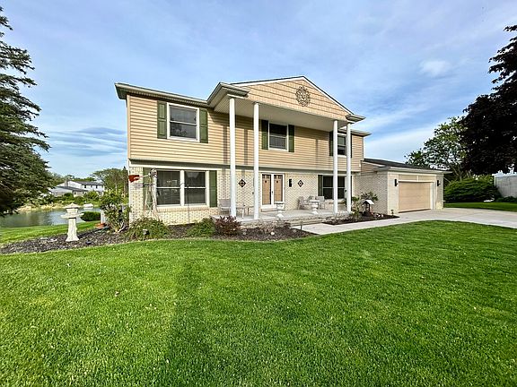 2nd image of 54320 Chateau Point