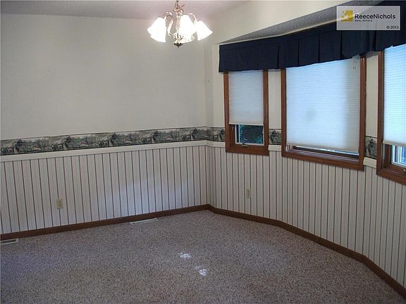 DINING ROOM ADJACENT TO EAT-IN KITCHEN