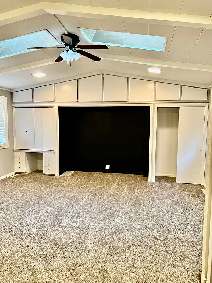 Beautiful 4 bedroom 3 bathroom home in Historic University Heights Subdivision — Photo 4