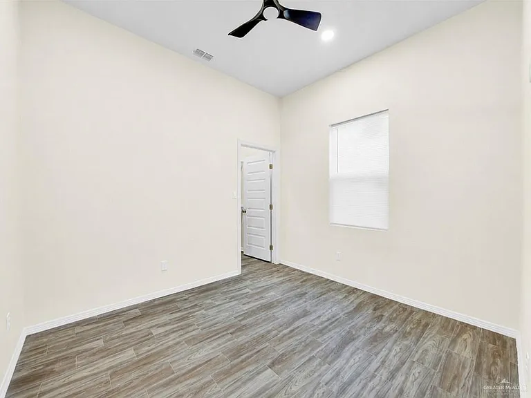 622 W 25th St — Photo 3