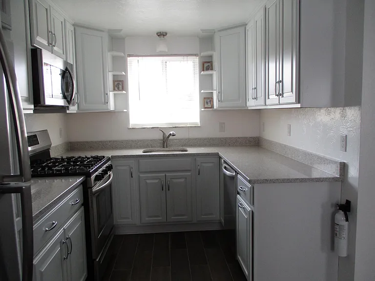 833 Chester Ave #2 — Photo 6
