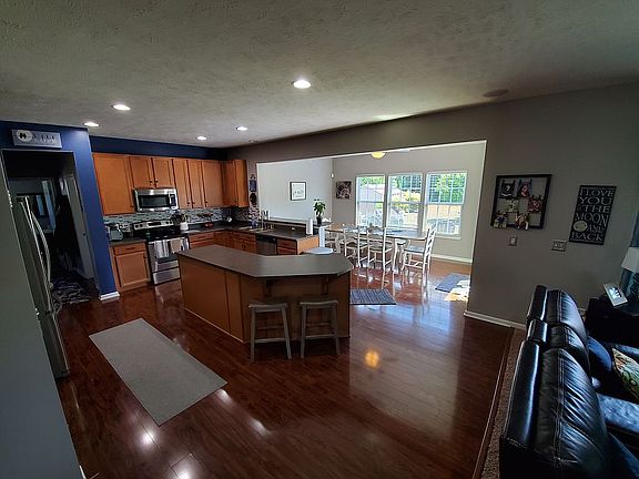 4th image of 2487 Fairfield Dr