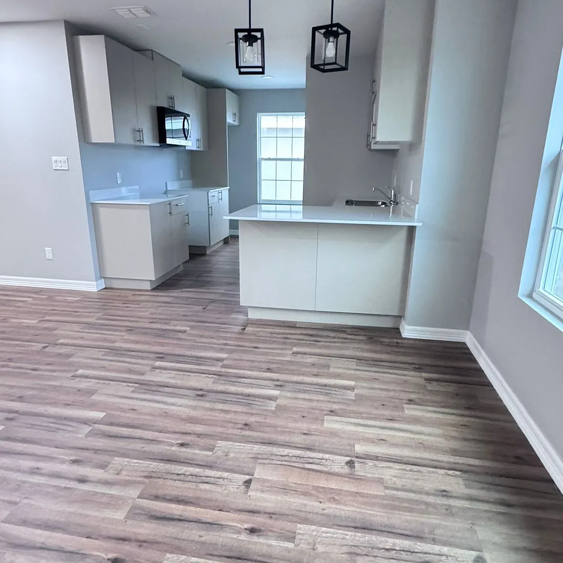 E&J Apartments - A1 — Photo 1
