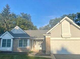 925 Hartford Dr, Gurnee, IL 60031