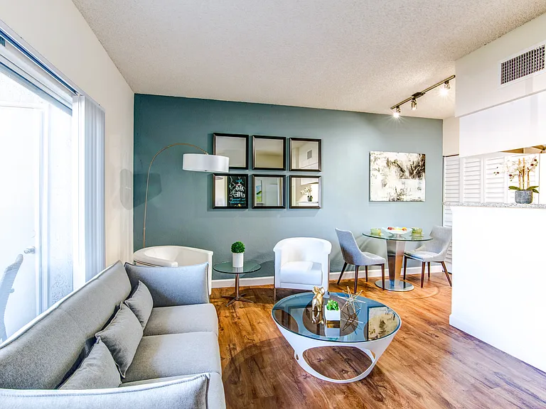 Waterford Point Apartments — Photo 33