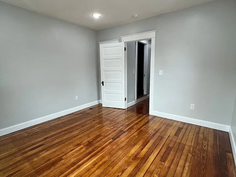 25 N Poplar St — Photo 18