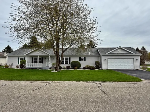 7750 Sunset Shores Dr, Stanwood, MI 49346