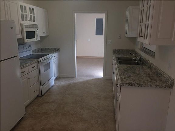 5th image of 358 8th Ave SW