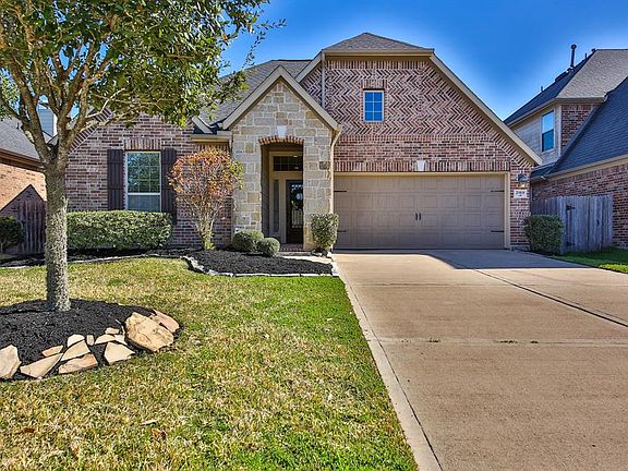 2nd image of 2919 Fair Chase Dr