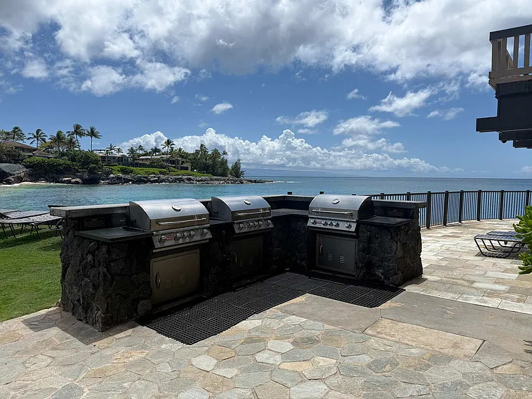 Lower Honoapiilani Rd — Photo 32
