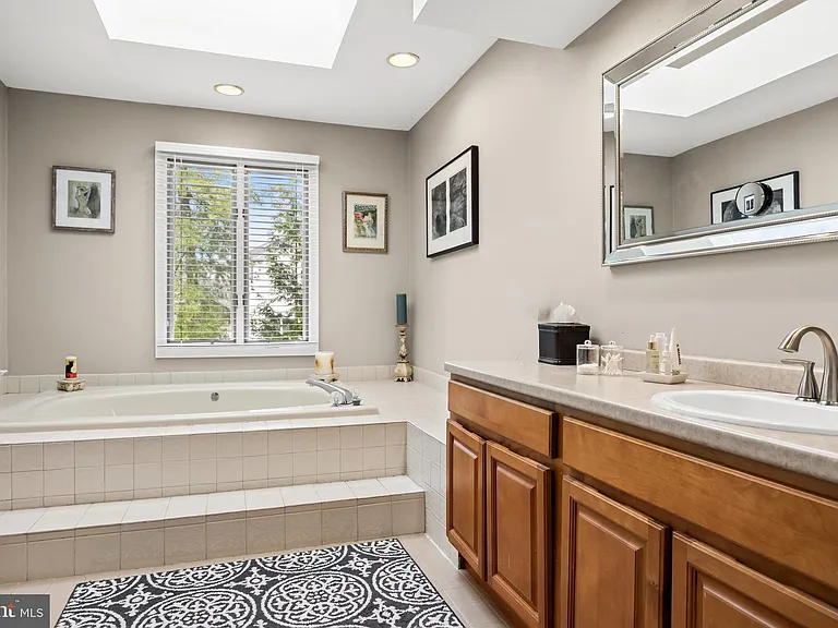 1410 Chanticleer — Photo 21
