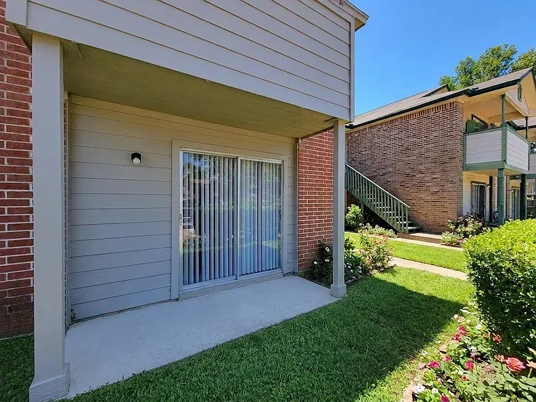 13611 Ravensway Dr #B — Photo 31
