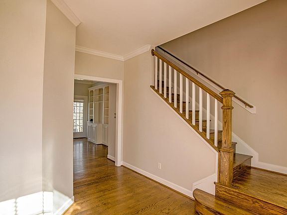 3rd image of 224 Honey Tree Ln
