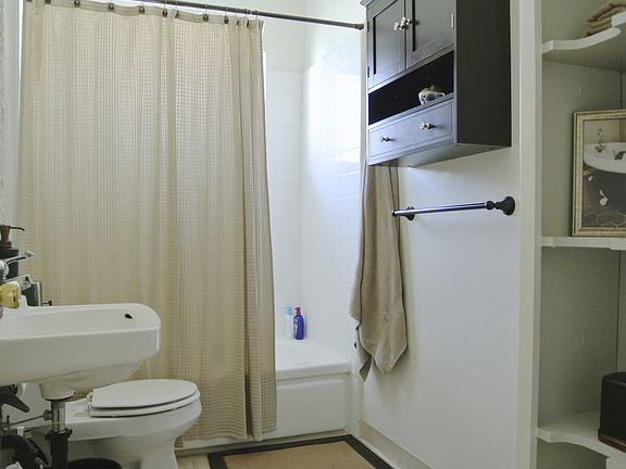 3rd image of 11611 Darlington Ave APT 10