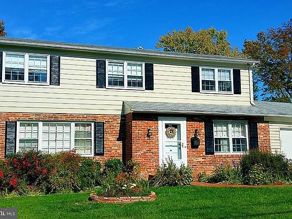 3rd image of 8314 Bound Brook Ln