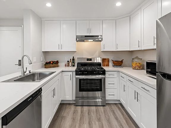 2nd image of 419 N Chandler Ave Unit 422